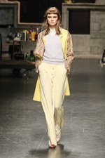 トラサルディ 2013年春夏コレクション - ニューヨークでの休暇を楽しむアクティブウーマン｜写真13