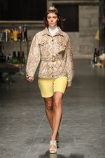 トラサルディ 2013年春夏コレクション - ニューヨークでの休暇を楽しむアクティブウーマン｜写真15