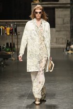 トラサルディ 2013年春夏コレクション - ニューヨークでの休暇を楽しむアクティブウーマン｜写真33