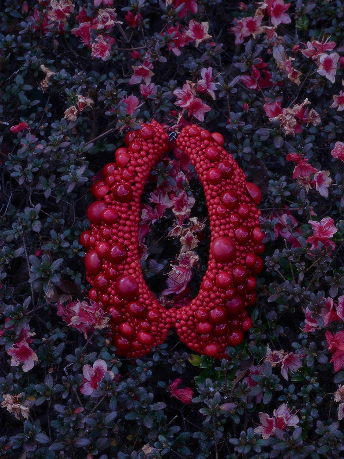 「ボタン」で作るアートジュエリー、自然の草花と組み合わせた作品をギンザシックスで展示販売｜写真1