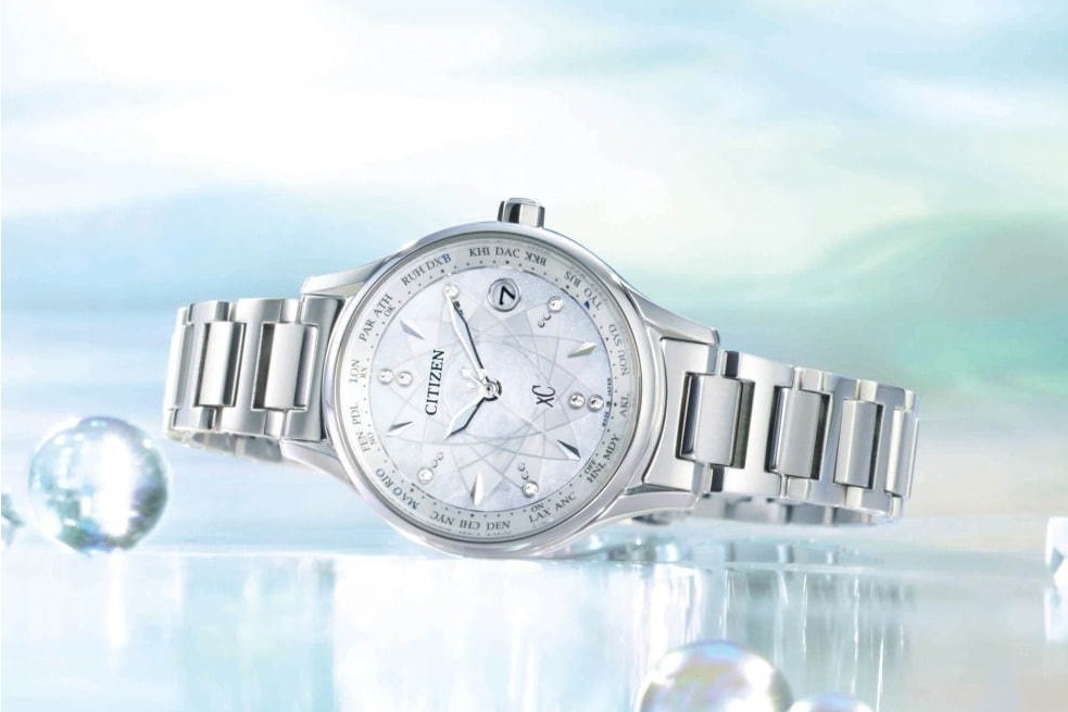 シチズンのレディース腕時計「シチズン クロスシー」新作、雫が