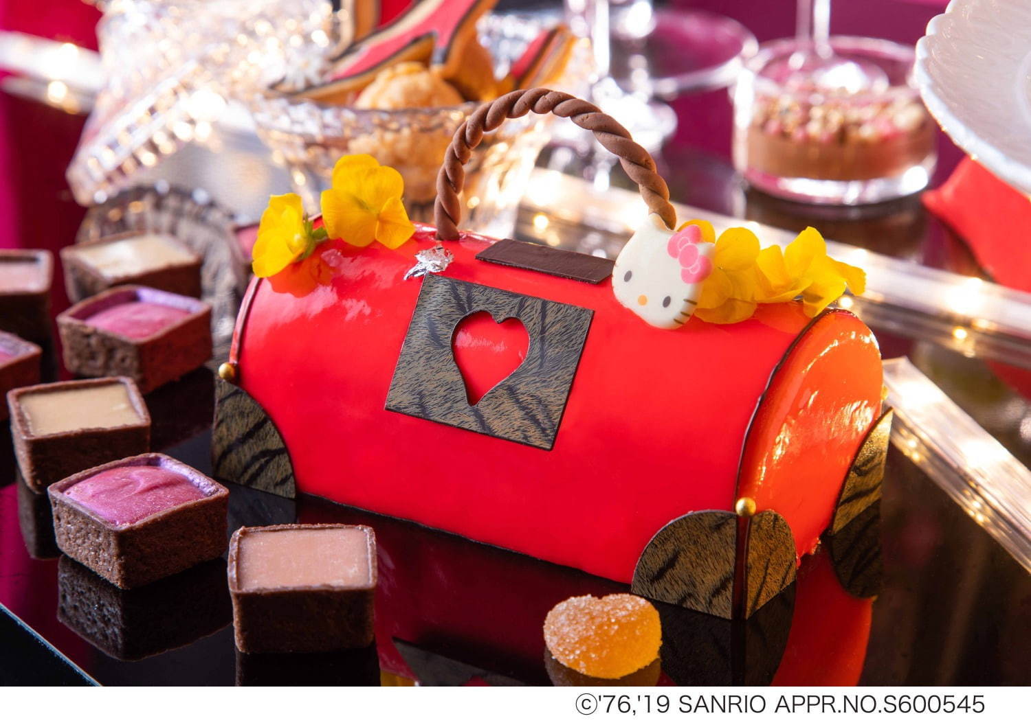 サンリオ「ハローキティ」のデザートビュッフェ、ヒルトン大阪で - バッグ型ケーキや“宝石”ゼリー｜写真3