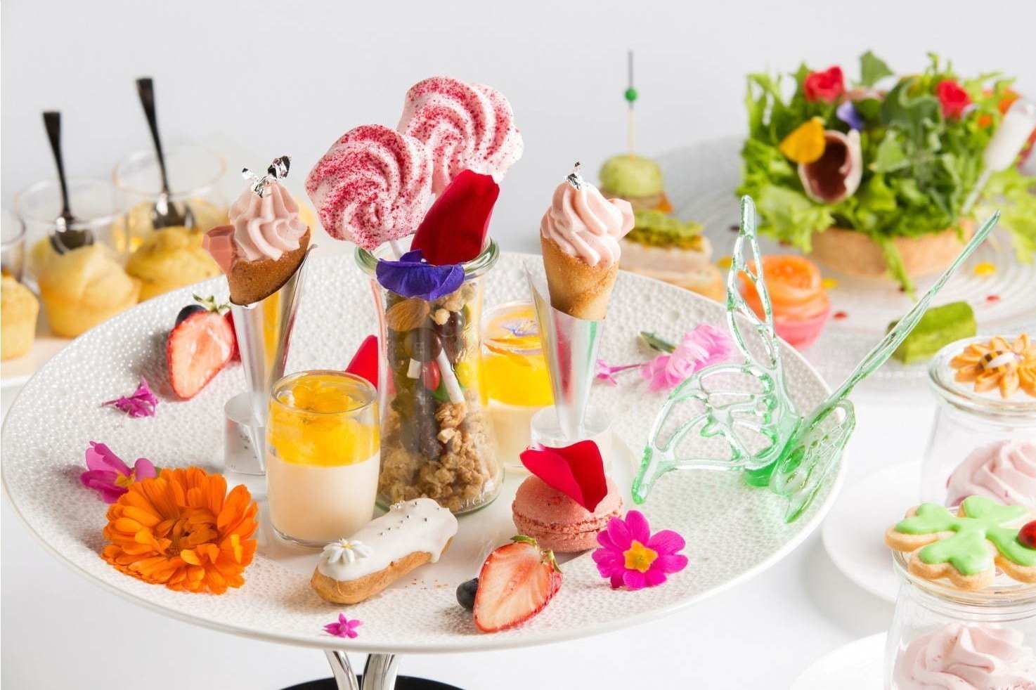 ロリポップキャンディー｜「バラ」を表現したアフタヌーンティー＆パフェ、ザ・プリンスギャラリー 東京紀尾井町で