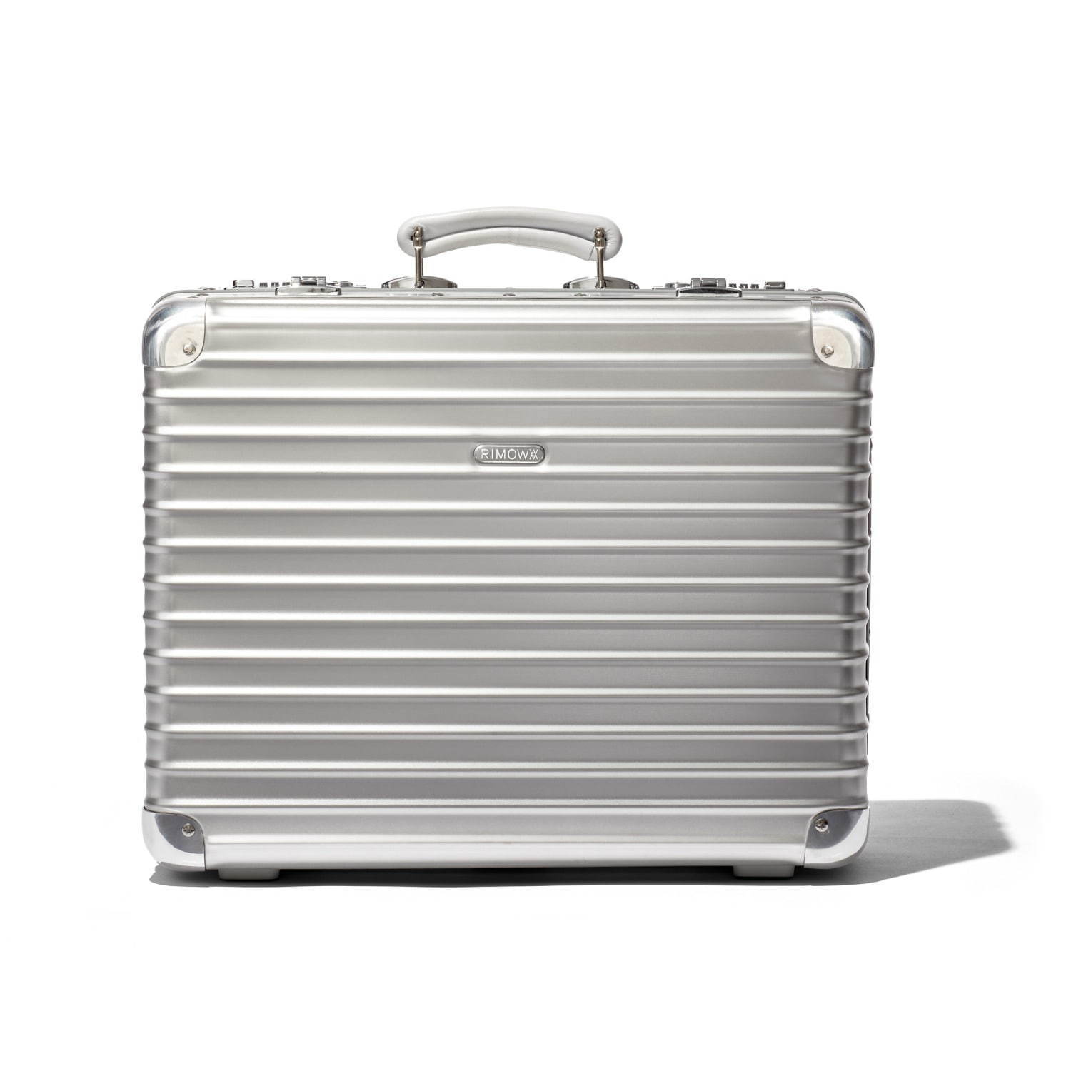 リモワ×ダニエル・アーシャムの限定スーツケース、風化した風貌＆汚れなき純白の“非現実デザイン”｜写真5