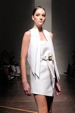 ジャンフランコ フェレ 2013年春夏コレクション - ブラックとホワイトで描く潔いフェミニティ｜写真6