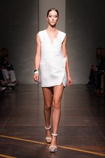 ジャンフランコ フェレ 2013年春夏コレクション - ブラックとホワイトで描く潔いフェミニティ｜写真13