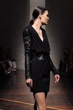 ジャンフランコ フェレ 2013年春夏コレクション - ブラックとホワイトで描く潔いフェミニティ｜写真31