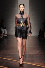 ジャンフランコ フェレ 2013年春夏コレクション - ブラックとホワイトで描く潔いフェミニティ｜写真32