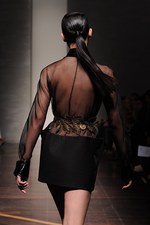 ジャンフランコ フェレ 2013年春夏コレクション - ブラックとホワイトで描く潔いフェミニティ｜写真33