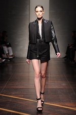 ジャンフランコ フェレ 2013年春夏コレクション - ブラックとホワイトで描く潔いフェミニティ｜写真37