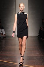 ジャンフランコ フェレ 2013年春夏コレクション - ブラックとホワイトで描く潔いフェミニティ｜写真43