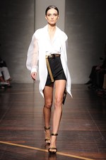 ジャンフランコ フェレ 2013年春夏コレクション - ブラックとホワイトで描く潔いフェミニティ｜写真45