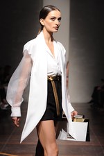 ジャンフランコ フェレ 2013年春夏コレクション - ブラックとホワイトで描く潔いフェミニティ｜写真46