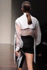 ジャンフランコ フェレ 2013年春夏コレクション - ブラックとホワイトで描く潔いフェミニティ｜写真47