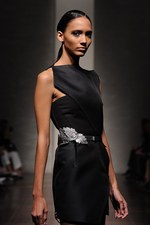 ジャンフランコ フェレ 2013年春夏コレクション - ブラックとホワイトで描く潔いフェミニティ｜写真53