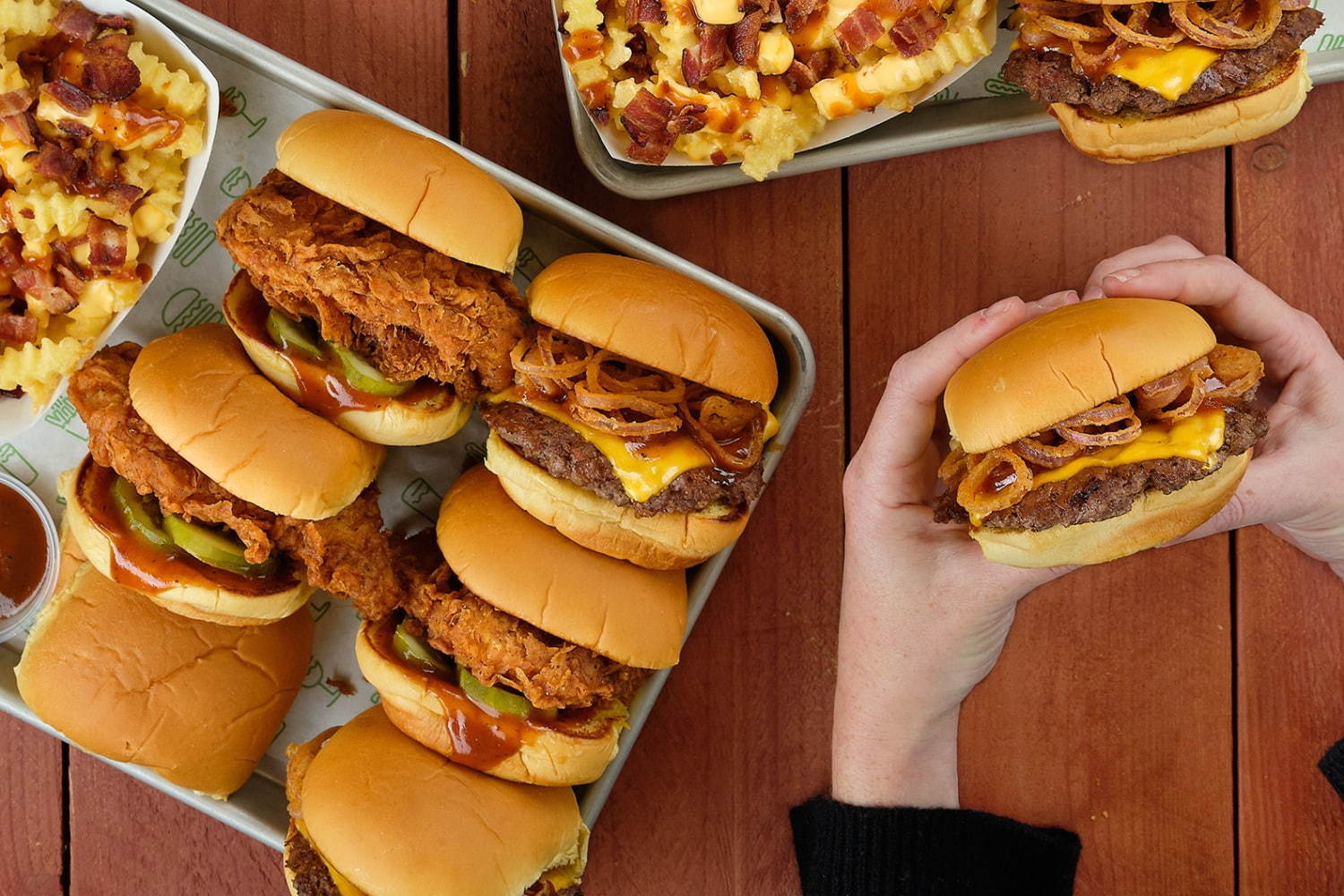 シェイクシャックの夏限定“BBQソース”のハンバーガー、スパイシーチキンの新バーガーやチーズフライも | 写真