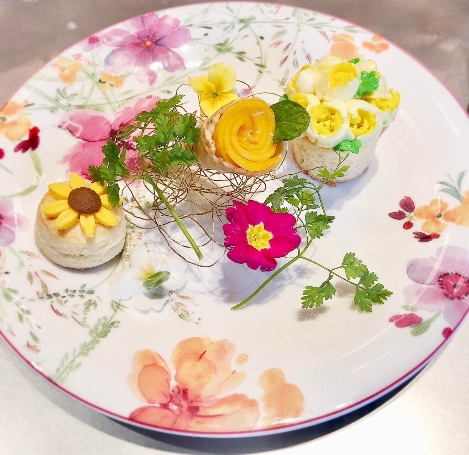 セント レジス ホテル 大阪、植物が種から果実になるまでを表現した新感覚アフタヌーンティー｜写真4