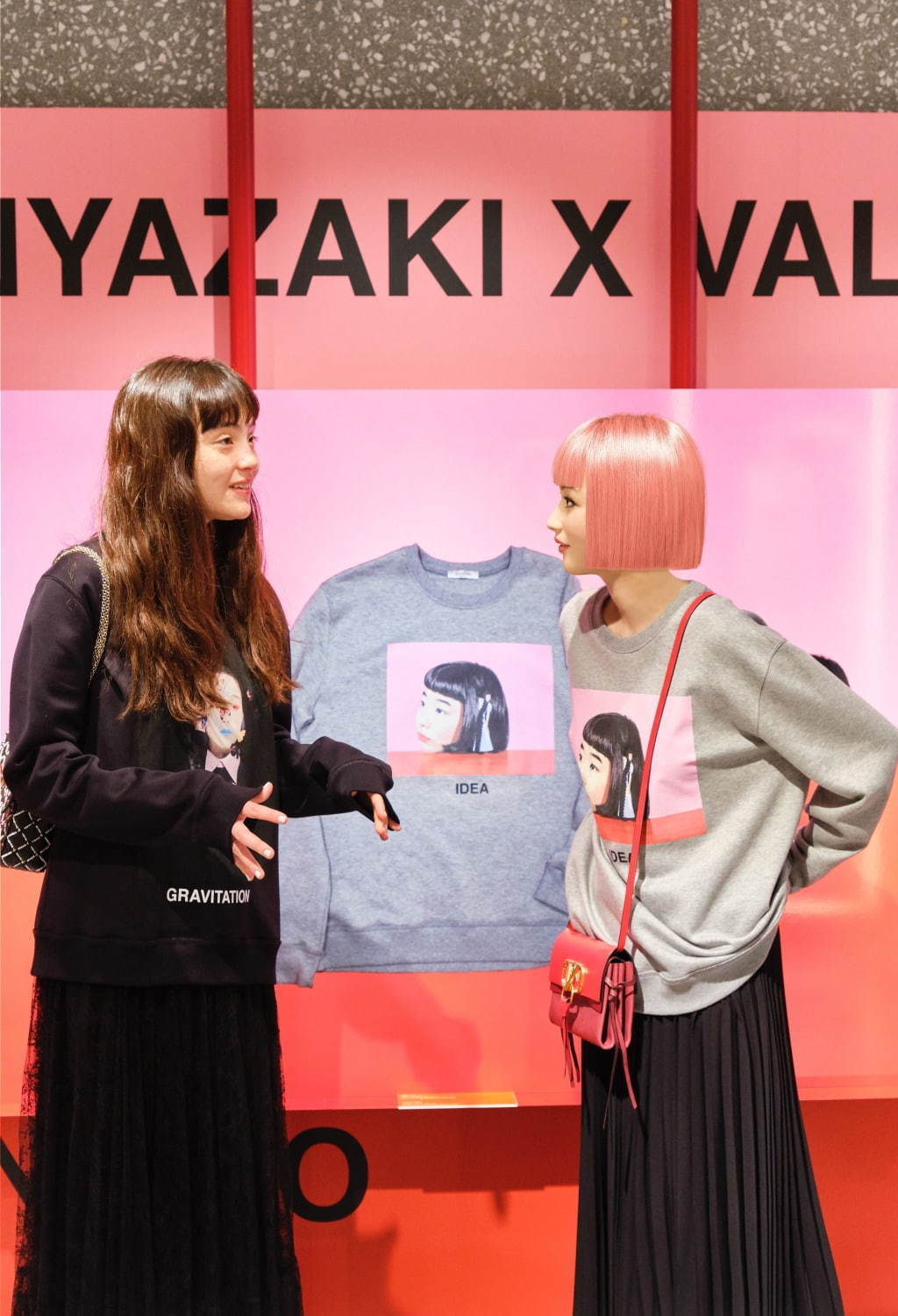 ヴァレンティノ×宮崎いず美のコラボTシャツやスウェット、モトーラ世理奈がモデルのグラフィック採用｜写真25