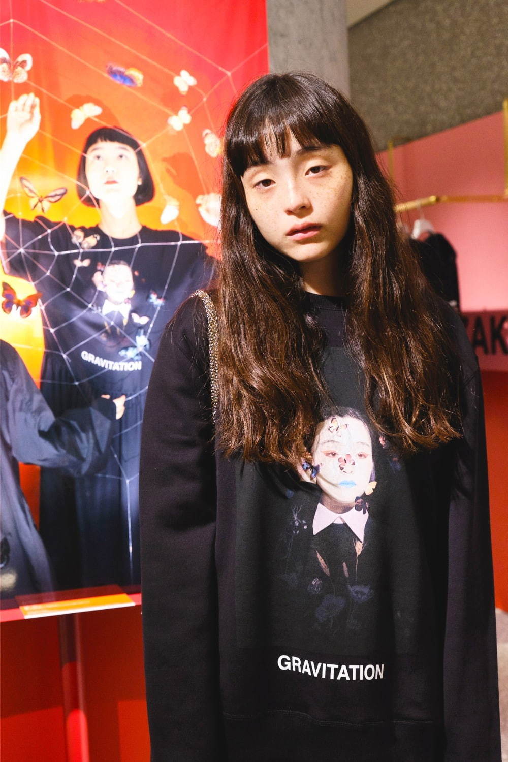 ヴァレンティノ×宮崎いず美のコラボTシャツやスウェット、モトーラ世理奈がモデルのグラフィック採用｜写真23