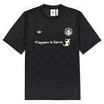 アディダス オリジナルス×ロンドン発ラジオ局、ユニフォーム着想Tシャツ＆ショーツなど｜写真1