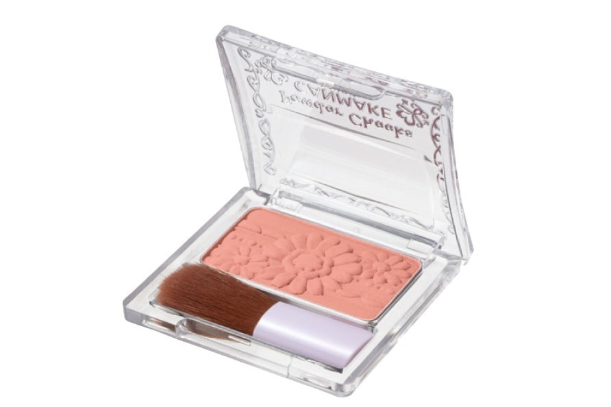 キャンメイク“偏光パール”入りコーラルチークで艶めく頬に