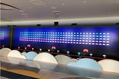 池袋サンシャイン60展望台で「天空の未確認展」10人同時プレイのスペースインベーダーやUMA資料展示|写真1