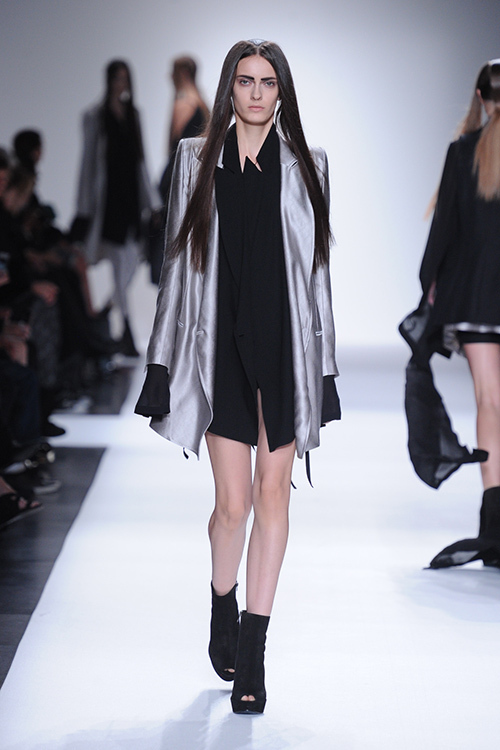 アン ドゥムルメステール(ANN DEMEULEMEESTER) 2013年春夏ウィメンズコレクション  - 写真23