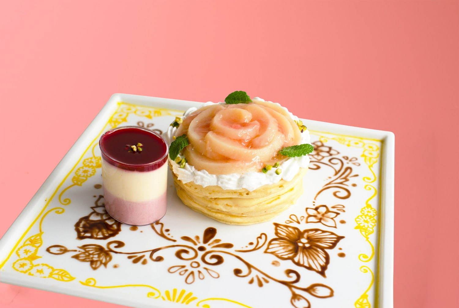 ピーチのバラを飾った“アート”なパンケーキ＆フレンチトースト、大阪・アートアンドスイーツ シカで | 写真