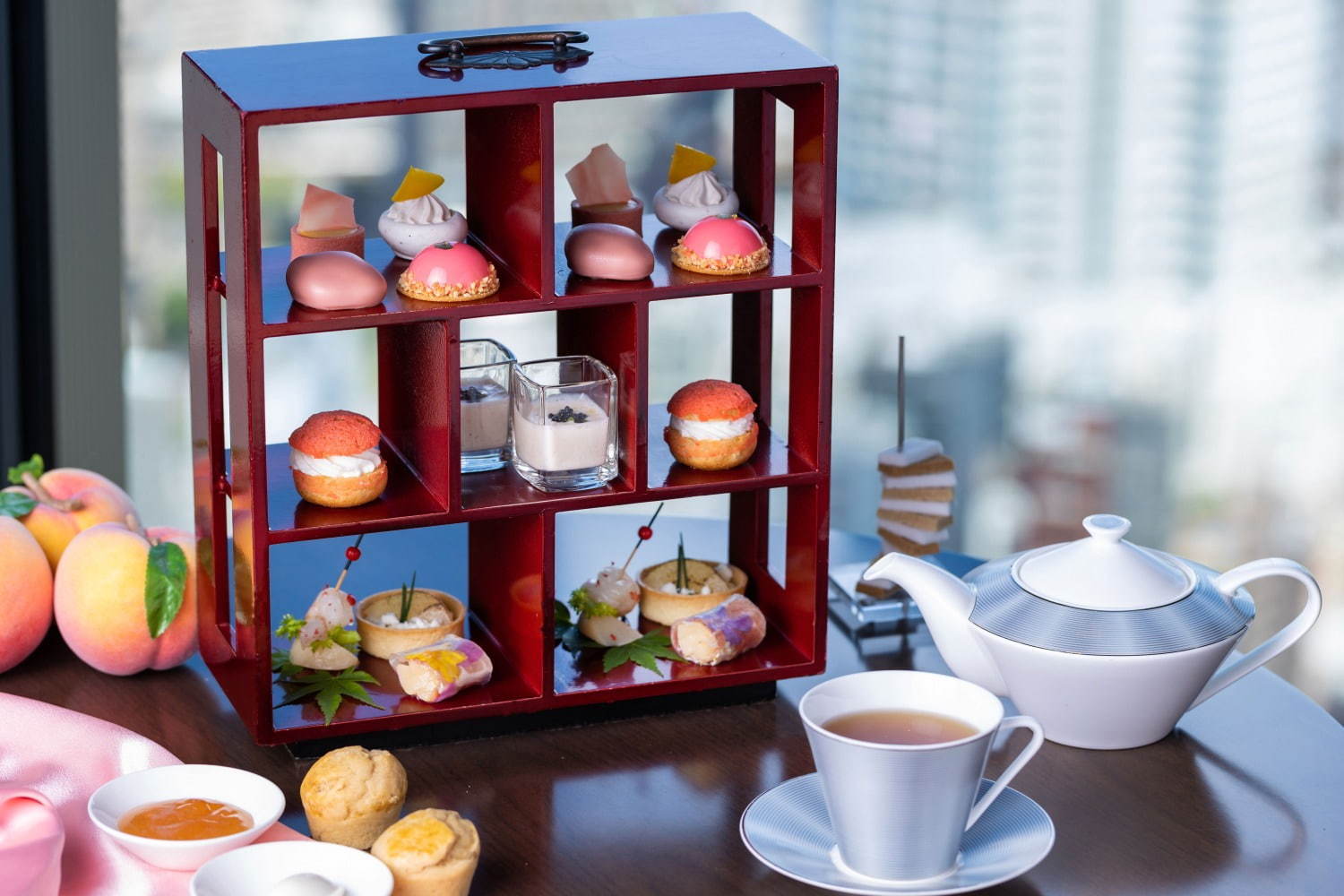 コンラッド大阪の桃アフタヌーンティー、こだわりピーチスイーツをTWG紅茶とともに|写真1