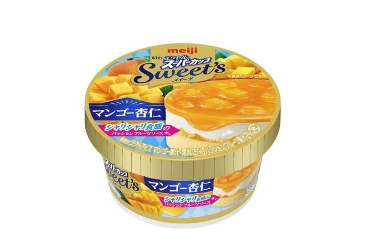 「明治 エッセルスーパーカップ Sweet's マンゴー杏仁」果肉入りマンゴーソースがたっぷり｜写真1