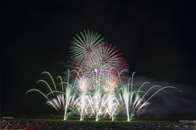 秋田「大曲の花火」全国唯一昼夜楽しめる花火大会、四季で異なる演出｜写真3