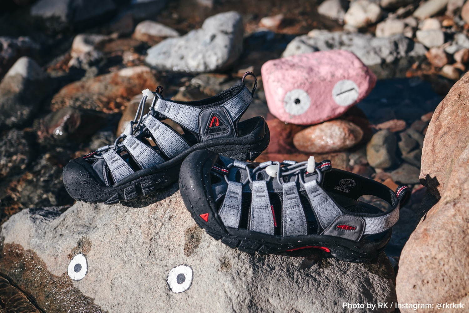 キーン フジロック 岩 に着想を得た水陸両用のコラボシューズ 暗闇で光るリフレクター付き ファッションプレス
