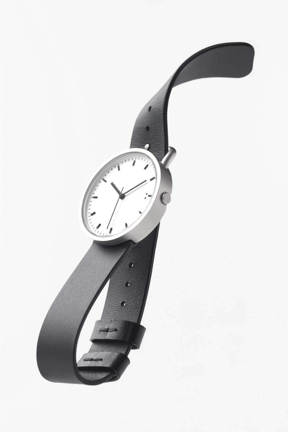 デザインオフィスnendoの新作ウォッチ「バックル」腕を一周させるロングストラップ | 写真