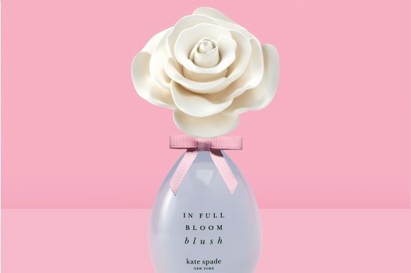 フローラルノート｜ケイト・スペードの新香水「インフルブルーム ブラッシュ」”夜明けの開花”イメージしたフローラルの香り