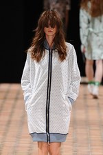 ジュリアン デイヴィッド 2013年春夏コレクション - 思春期の自分探しの旅を愛らしく表現｜写真23