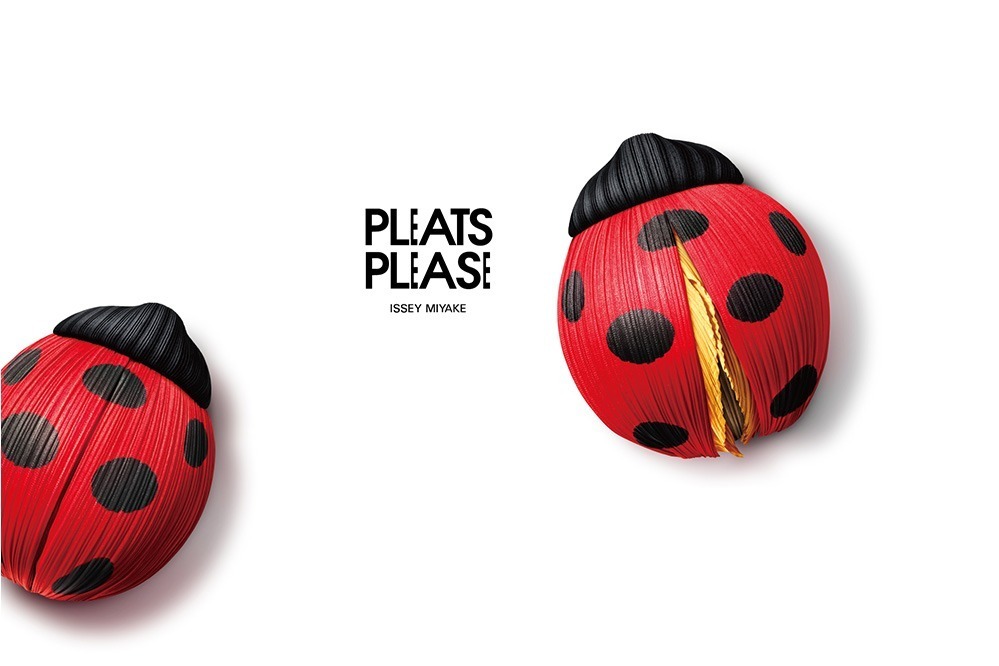 キャンペーンビジュアル｜プリーツ プリーズ イッセイ ミヤケの新ビジュアル「フォレスト」生命力溢れる森の生物をプリーツで