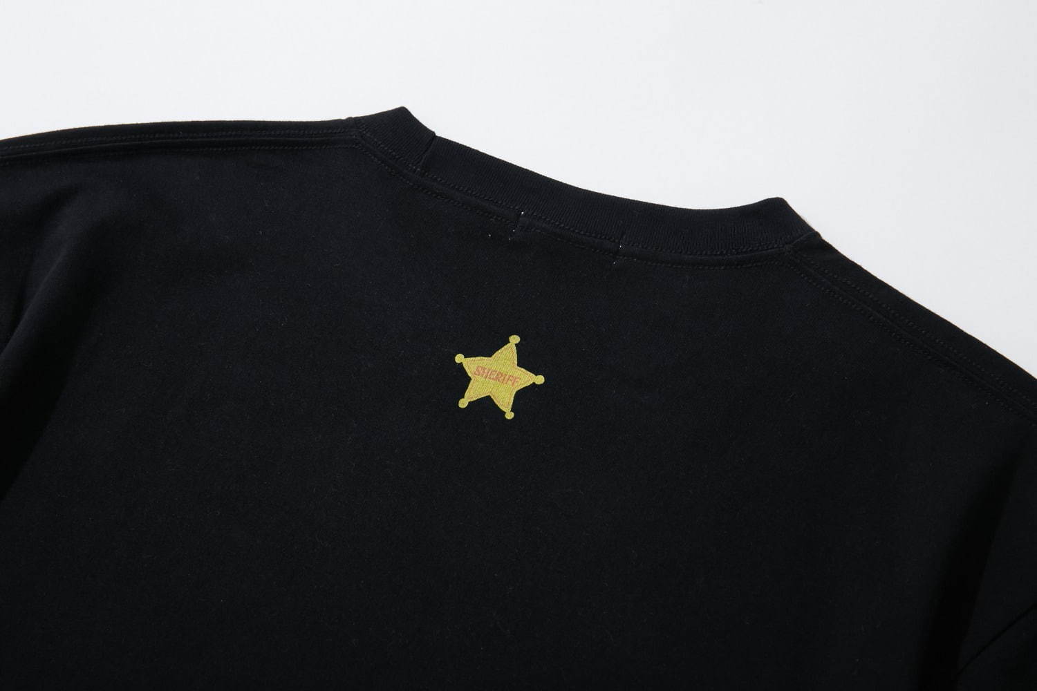 トイ ストーリー のキャラクターやセリフを配したtシャツ ソックス コンバース スターズより ファッションプレス トイ ストーリー のキャラクターやセリフを配したtシャツ ソックス コンバース スターズより ファッションプレス