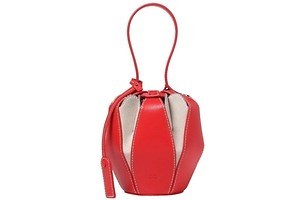 香取慎吾×祐真朋樹の「ヤンチェ＿オンテンバール」“花びら”バッグをヴァジックとコラボで