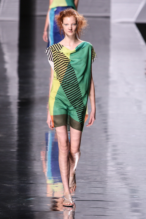 イッセイ ミヤケ(ISSEY MIYAKE) 2013年春夏ウィメンズコレクション  - 写真1