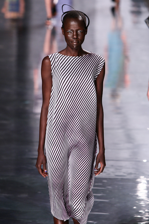 イッセイ ミヤケ(ISSEY MIYAKE) 2013年春夏ウィメンズコレクション  - 写真12