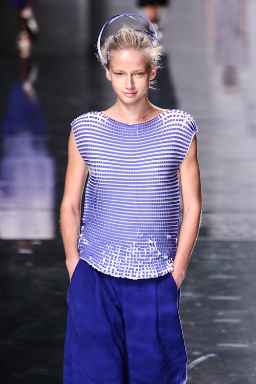 イッセイ ミヤケ(ISSEY MIYAKE) 2013年春夏ウィメンズコレクション  - 写真17