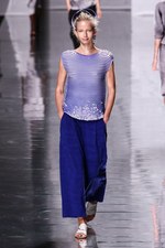 イッセイ ミヤケ 2013年春夏コレクション - 鳥の羽ばたきにインスパイアされたプリント革命｜写真16