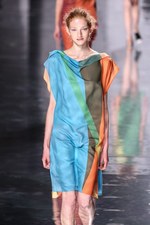 イッセイ ミヤケ 2013年春夏コレクション - 鳥の羽ばたきにインスパイアされたプリント革命｜写真6