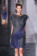 イッセイ ミヤケ 2013年春夏コレクション - 鳥の羽ばたきにインスパイアされたプリント革命｜写真10