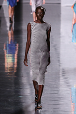 イッセイ ミヤケ 2013年春夏コレクション - 鳥の羽ばたきにインスパイアされたプリント革命｜写真11