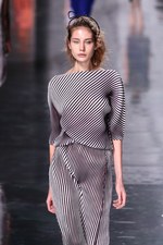 イッセイ ミヤケ 2013年春夏コレクション - 鳥の羽ばたきにインスパイアされたプリント革命｜写真14