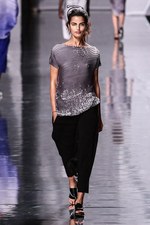 イッセイ ミヤケ 2013年春夏コレクション - 鳥の羽ばたきにインスパイアされたプリント革命｜写真17