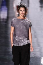 イッセイ ミヤケ 2013年春夏コレクション - 鳥の羽ばたきにインスパイアされたプリント革命｜写真18