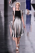 イッセイ ミヤケ 2013年春夏コレクション - 鳥の羽ばたきにインスパイアされたプリント革命｜写真21