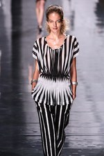 イッセイ ミヤケ 2013年春夏コレクション - 鳥の羽ばたきにインスパイアされたプリント革命｜写真26